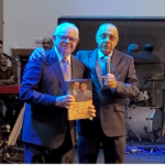 Pastor Teixeira Rego recebe livro sobre história do Pr. Antonieto Grangeiro, pelo filho Abner, que também é pastor.